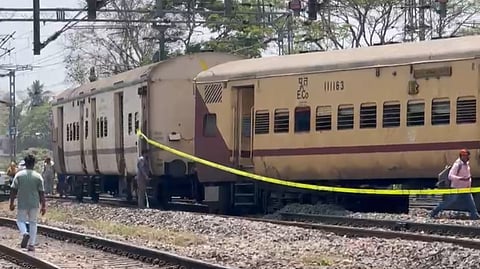 The GS coach of the Nanded-Sambalpur Nagavali Express derailed at Vizianagaram railway station on Wednesday.