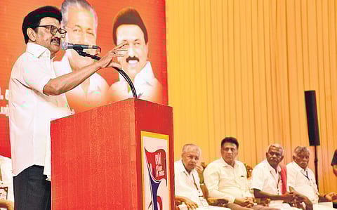 Tamil Nadu Chief Minister MK Stalin (L) and Governor RN Ravi.