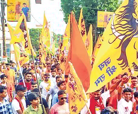 The Supreme Court instructed the state government to minimise power cuts and restrict them to procession routes. 