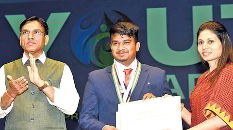 Union Youth Affairs Minister Mansukh Mandaviya and MoS (Youth Affairs) Raksha Khadse present Shiva Kumar with National Youth Award.