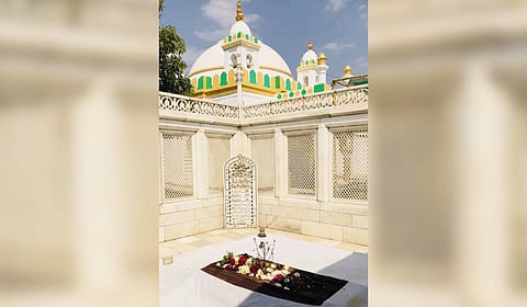 Aurangzeb grave in Maharashtra.