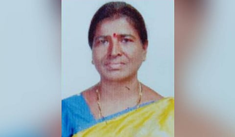 Her car collided with another vehicle en route, killing her on the spot. The injured were taken to the Government Hospital in Rayachoti.