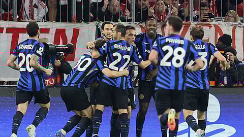 Inter Milan's Argentine forward #10 Lautaro Martinez (C) celebrates scoring the opening goal with his teammates during the UEFA Champions League first leg quarter-final football match between FC Bayern Munich and Inter Milan in Munich, southern Germany, on April 8, 2025.