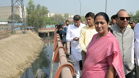 Delhi CM Rekha Gupta, along with LG VK Saxena and Minister Parvesh Verma, inspect the drainage of Barapullah Bridge, near the Nizamuddin Bridge in New Delhi, April 10, 2025.