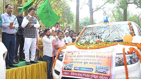 Forest Minster Ganesh Ram Singkhuntia flagging off the ambulance service 
