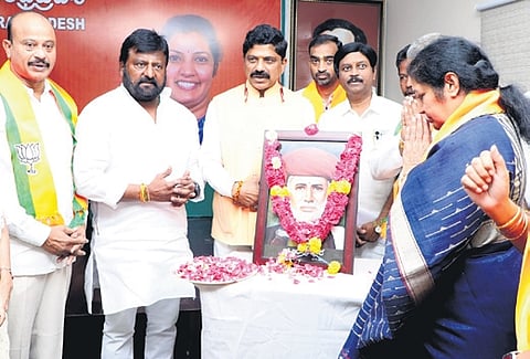 Andhra BJP leaders pay tribute to Jyotirao Phule on birth anniversary