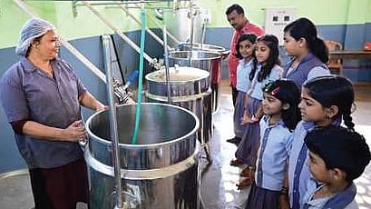 the quality and hygiene of school Dokka Seethamma mid-day meals, a ‘Smart Kitchen’ has been established at the Municipal Corporation High School in Kadapa.