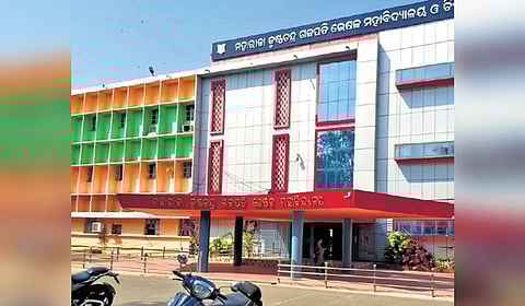 While the official vacancy stands at 123, at least seven doctors who are still officially “in position” have not attended duty for an extended period. 