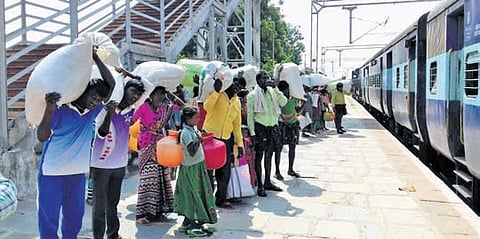 Labourers migrating from Kosigi to Guntur in search of livelihood.