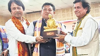 Achyuta Samanta receiving the award