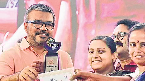 Reshma Mariyam Roy, president of Aruvappulam panchayat, receives the ‘Swaraj Trophy’ for the best panchayat from LSG Minister M B Rajesh