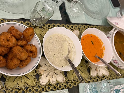 Medu vada and chutneys