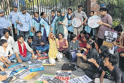Amid dhaplis and drums,  JNUSU presidential debates focus on Pahalgam, Waqf Act