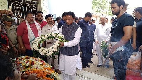 Chief Minister Mohan Majhi flew to Ishani and paid floral tributes to Prasant's mortal remains.