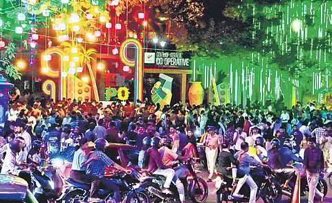 The entrance to Kanakakkunnu Palace is chock-a-block with visitors to the Cooperative Expo 2025 