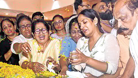 Arathy Menon, daughter of N Ramachandran who was killed in the terrorist attack in Pahalgam, is inconsolable as she pays last respects to her father at Changampuzha Park, Edappally, Kochi. Wife Sheela Ramachandran and son Aravinda Menon are also seen