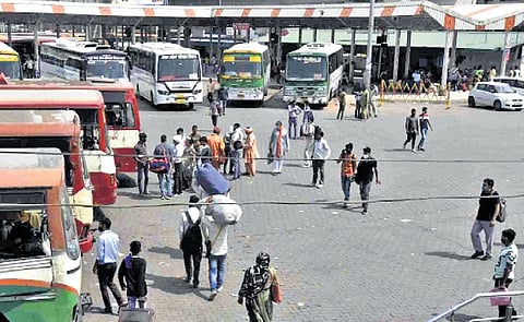 Delhi to install smart water dispensers with AI cameras at bus stops, terminals under heat action plan