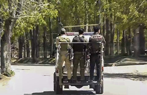 NIA personnel on their way to Baisaran Meadows from the Pahalgam Police Station for an investigation.