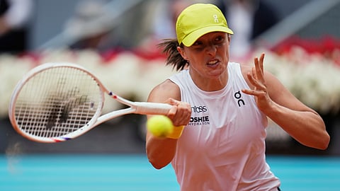 Swiatek recovers from 0-6 start to beat Keys and set up Madrid semifinal vs. Gauff