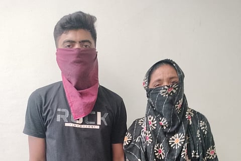 Rizwanaben Munafbhai Tatariya, 50, and her son Zeeshan Munafbhai Tatariya, 29, entered India from Pakistan in 1999 