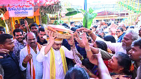 Minister for HRD and IT, Nara Lokesh, was the chief guest at the grand reinstallation ceremony (Puna Pratishta Mahotsavam) of the Sri Mahankali AmmavaruTemple in Kantharaju Konduru village, Duggirala mandal, Mangalagiri constituency, Guntur district. 
