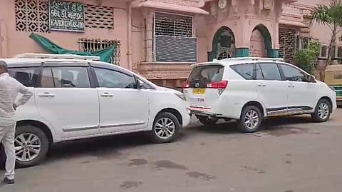 Officials at Kanch Ki Masjid 
