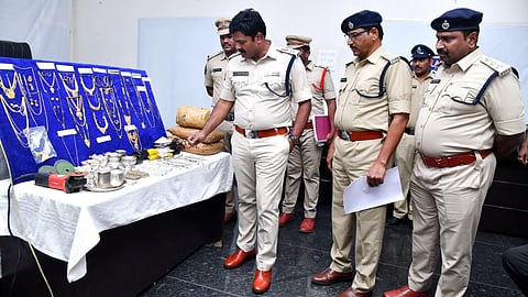 The Prakasam police with the support of the Kadapa Police successfully arrested an inter-district thieves and Red-sanders / Ganja smuggling gang. The police recovered Rs 85,00,000 Lakh worth booty including Gold and Silver jewellery, articals, 6.190 Kgs Ganja and a White colour Tata Manza car from the possession of the accussed. District SP AR Damodar along with other police officers presented the recovered booty and the arrested persons to the media here on Monday. 
