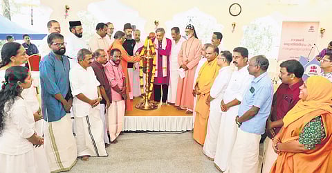 Thiruvananthapuram MP Shashi Tharoor lighting a lamp along with religious leaders at the cultural meet organized at Santhigiri Ashram in connection with the 26th Navajyothisree Karunakara Guru Commemoration Day on Tuesday