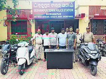 The investigation revealed that the accused were doing gambling using mobile phones and laptops through websites such as Sky Exchange 