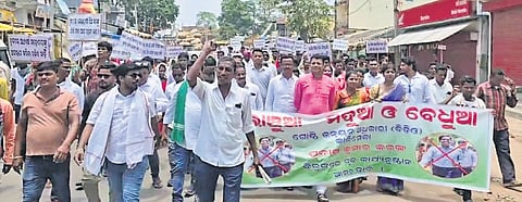 Oppostion political parties protesting against Kalimela BDO | express