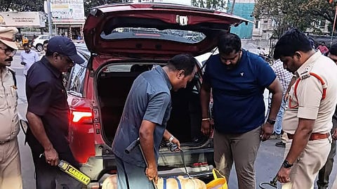To controle anti-social activities and maintain law and order, the Prakasam police conducted vehicle checks on the 2nd consecutive day, i.e, on  Saturday in around 50 places in Ongole city limits.