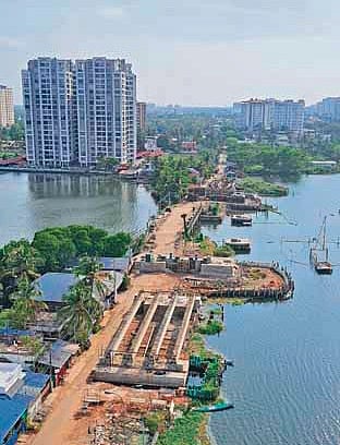 All canals will be upgraded to a minimum width of 16.5 metre. Aesthetic walkways and green spaces will be developed on both banks