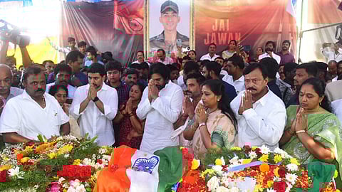 Several leaders joined the ministers to pay their final respects to the Agniveer; the ministers personally consoled the parents of Murali Naik.