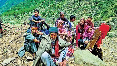 No government relief, Uri villagers unite to give shelter to 3 homeless families 