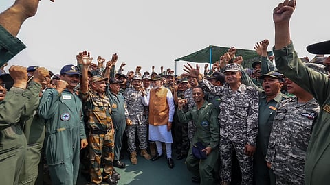 Prime Minister Narendra Modi with air force personnel.
