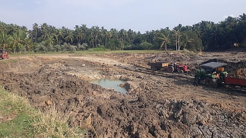 Vandal sand being desilt in a tank in Kanniyakumari district.