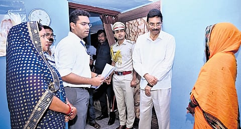 The Governor interacts with Maina Sahu, a beneficiary of PMAY-Rural, on Thursday