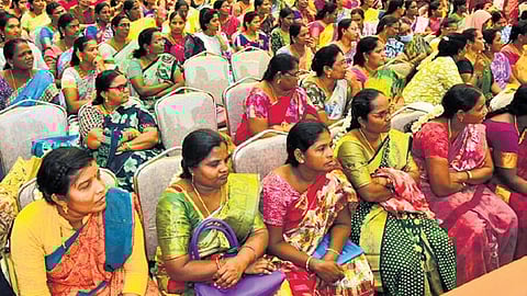 Collector J Venkata Murali encouraged women to become “lakhpatis” and said government land would be leased at nominal rates for cattle feed production to support dairy farmers.