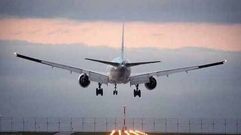 The position of two Spicejet flights from Patna and Bangalore which were supposed to land at Delhi, has not been updated, and there is no information about them.