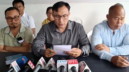 COCOMI Convenor Khuraijam Athouba addressing the press on May 21, 2025.