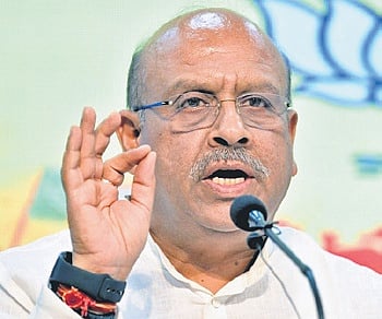 ‘Portraits of Veer Savarkar, Madan Mohan Malviya to be put up in Assembly’