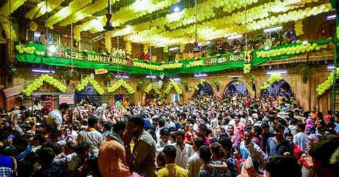 Devotees at Banke Bihari temple.