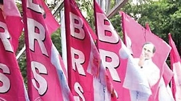 Do not escalate it: KCR urges KTR to stay silent on Kavitha letter row