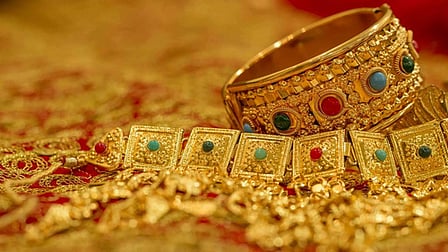 The accused had pawned fake jewellery at a shop owned by the accused and received a loan.