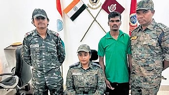 Hardcore Maoist carrying Rs 4 lakh bounty on head lays down arms in Odisha 