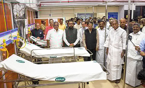 Prataprao Jadhav, Union Minister of State for Health and Family Welfare and Ministry of Ayush (Independent Charge) along with dignitaries at the Emergency and Trauma Care block after inauguration.