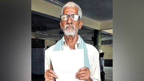 Somireddy Narayan Reddy shows his application at Prajavani on Monday