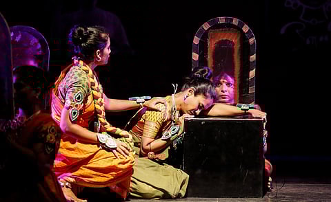 A still from 'Avvai'