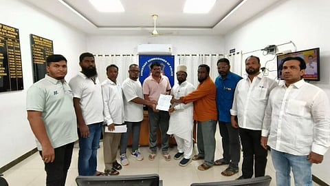 Local representatives of various Muslim organisations, including AIMIM town president Gulam Ahmed Hussain and advocate Jamaluddin, approached the police seeking action. 