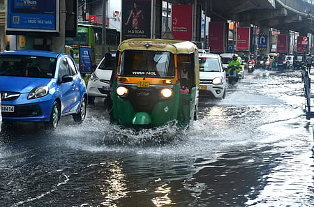 Corporation workers unclogged the drainage at MG Road in Kochi due to heavy rain. 